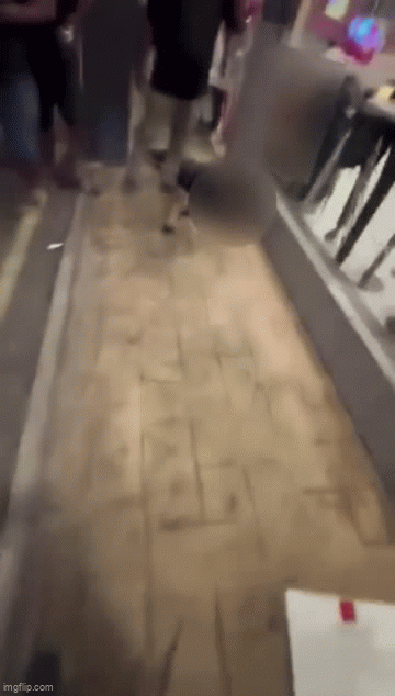 Đang d&ugrave;ng bữa trong nh&agrave; h&agrave;ng, người đ&agrave;n &ocirc;ng bị 1 tay s&uacute;ng bắn tử vong, hiện trường hỗn loạn - Ảnh 1.