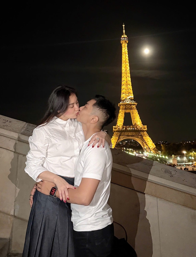 Nam nghệ sĩ cưới nữ viện trưởng hơn 12 tuổi, vợ rất ghen nên ngại phái nữ, chiều vợ hết mực- Ảnh 2.