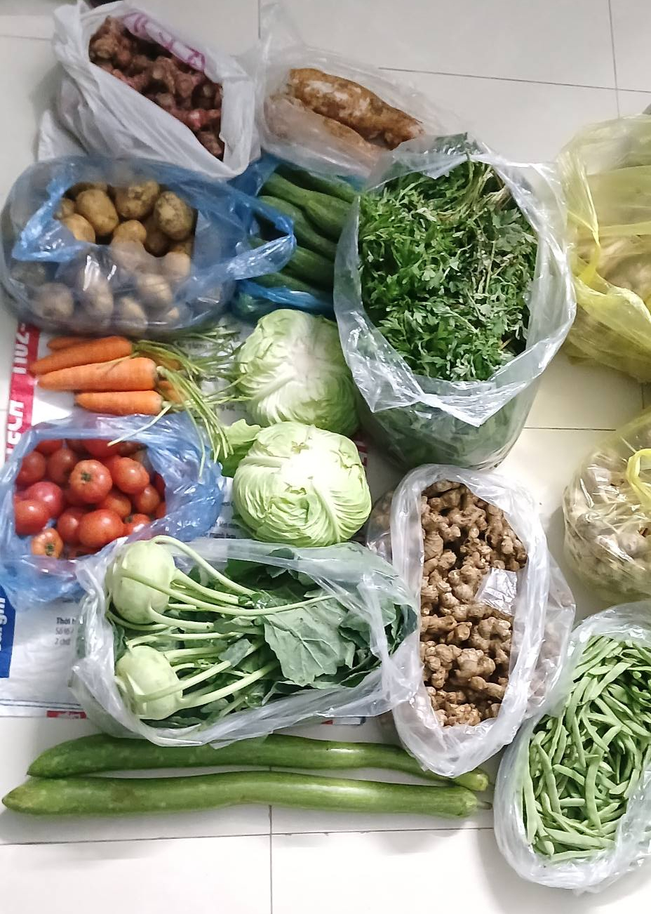 Ở qu&ecirc; gửi l&ecirc;n 1 th&ugrave;ng đồ ăn, t&ocirc;i mở ra rồi uất ức tr&agrave;o d&acirc;ng v&igrave; d&ograve;ng dặn d&ograve; của mẹ chồng- Ảnh 1.