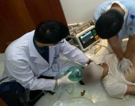 Người đàn ông không qua khỏi sau buổi nhậu, bác sĩ cảnh báo 5 điều cần lưu ý - Ảnh 1.