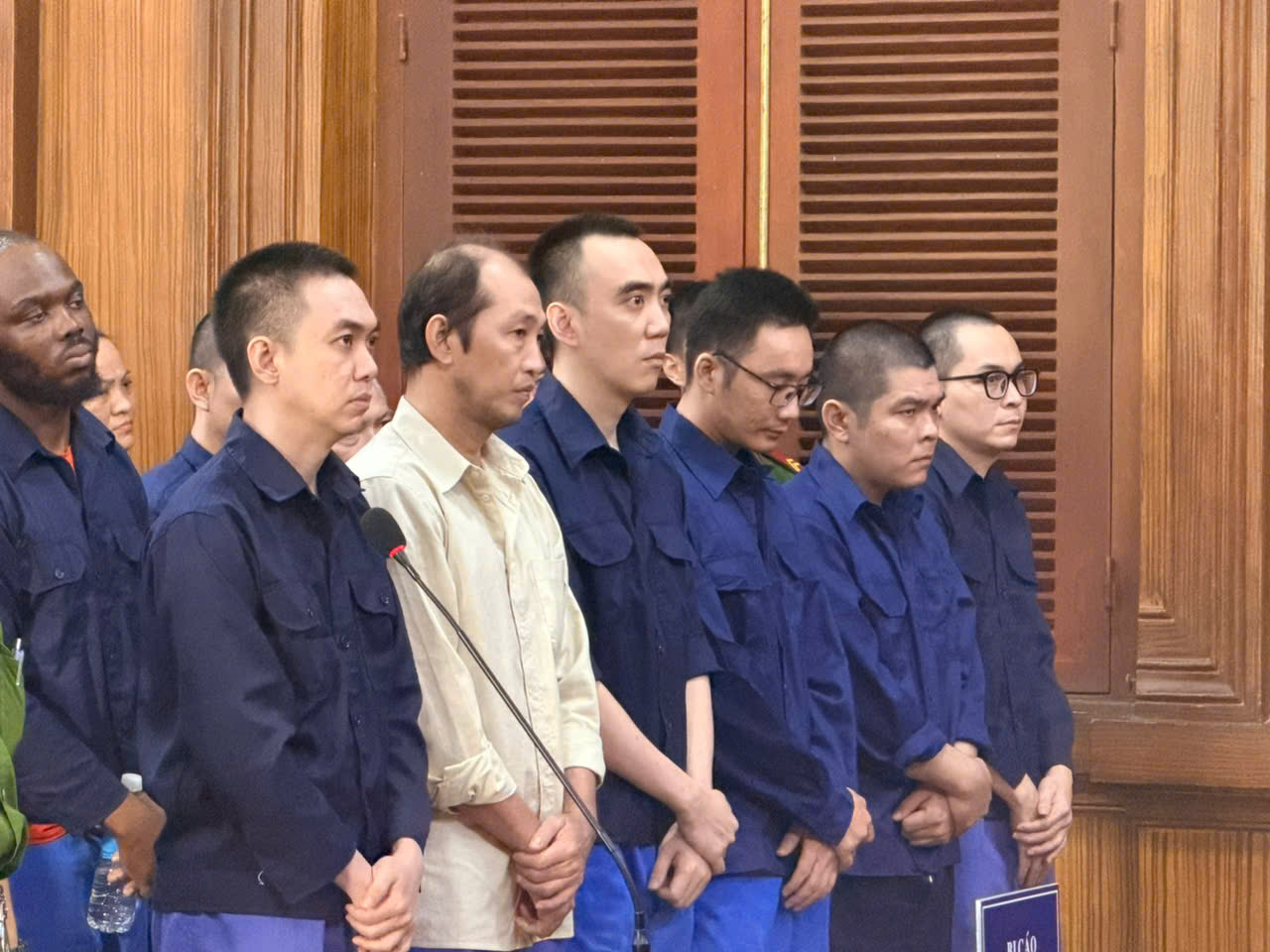 Xét xử đường dây rửa tiền hàng nghìn tỉ đồng và những thủ đoạn tinh vi - Ảnh 1. Xét xử đường dây rửa tiền hàng nghìn tỉ đồng và những thủ đoạn tinh vi - Ảnh 1.