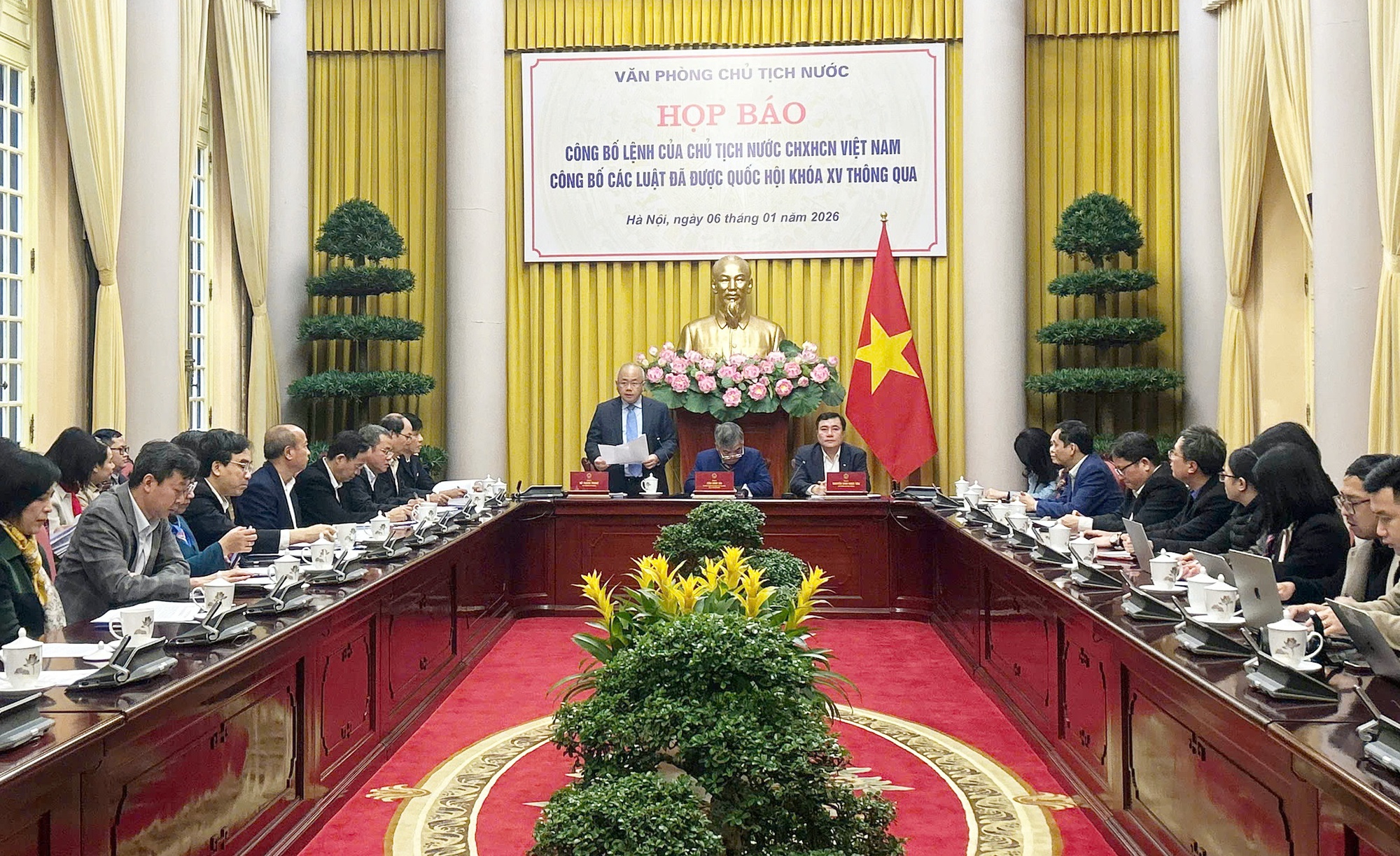 Công bố Lệnh Chủ tịch nước về Luật thuế và quy định hộ kinh doanh mới - Ảnh 1.