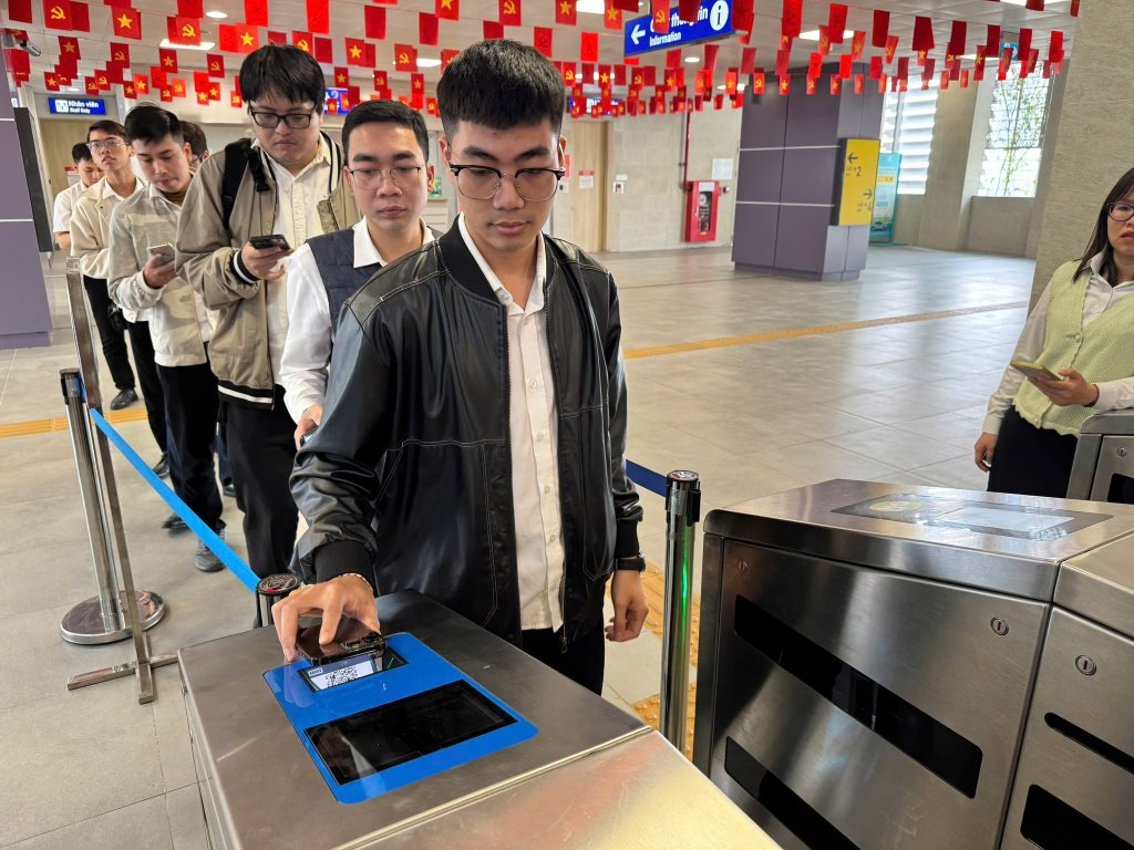 Thử nghiệm hệ thống soát vé điện tử trên tuyến Metro Nhổn - Ga Hà Nội - Ảnh 1.