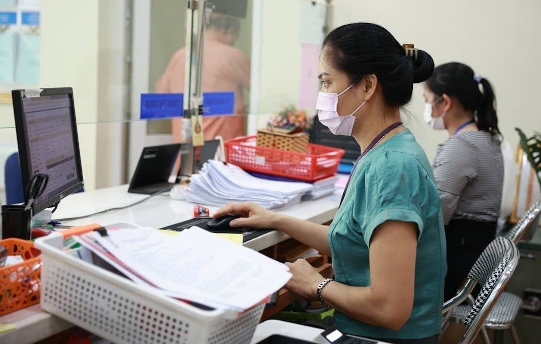 Bộ Nội vụ tr&igrave;nh Ch&iacute;nh phủ sửa đổi chế độ tiền lương c&aacute;n bộ , c&ocirc;ng chức , vi&ecirc;n chức - Ảnh 1.