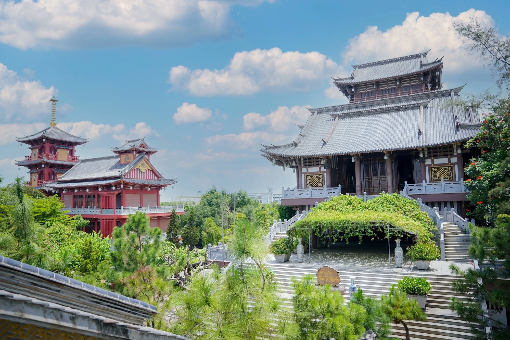 10 địa điểm chụp ảnh Tết miễn phí đang gây bão tại TP.HCM, vừa cổ kính lại đẹp tựa phim trường- Ảnh 4. 10 địa điểm chụp ảnh Tết miễn phí đang gây bão tại TP.HCM, vừa cổ kính lại đẹp tựa phim trường- Ảnh 4.