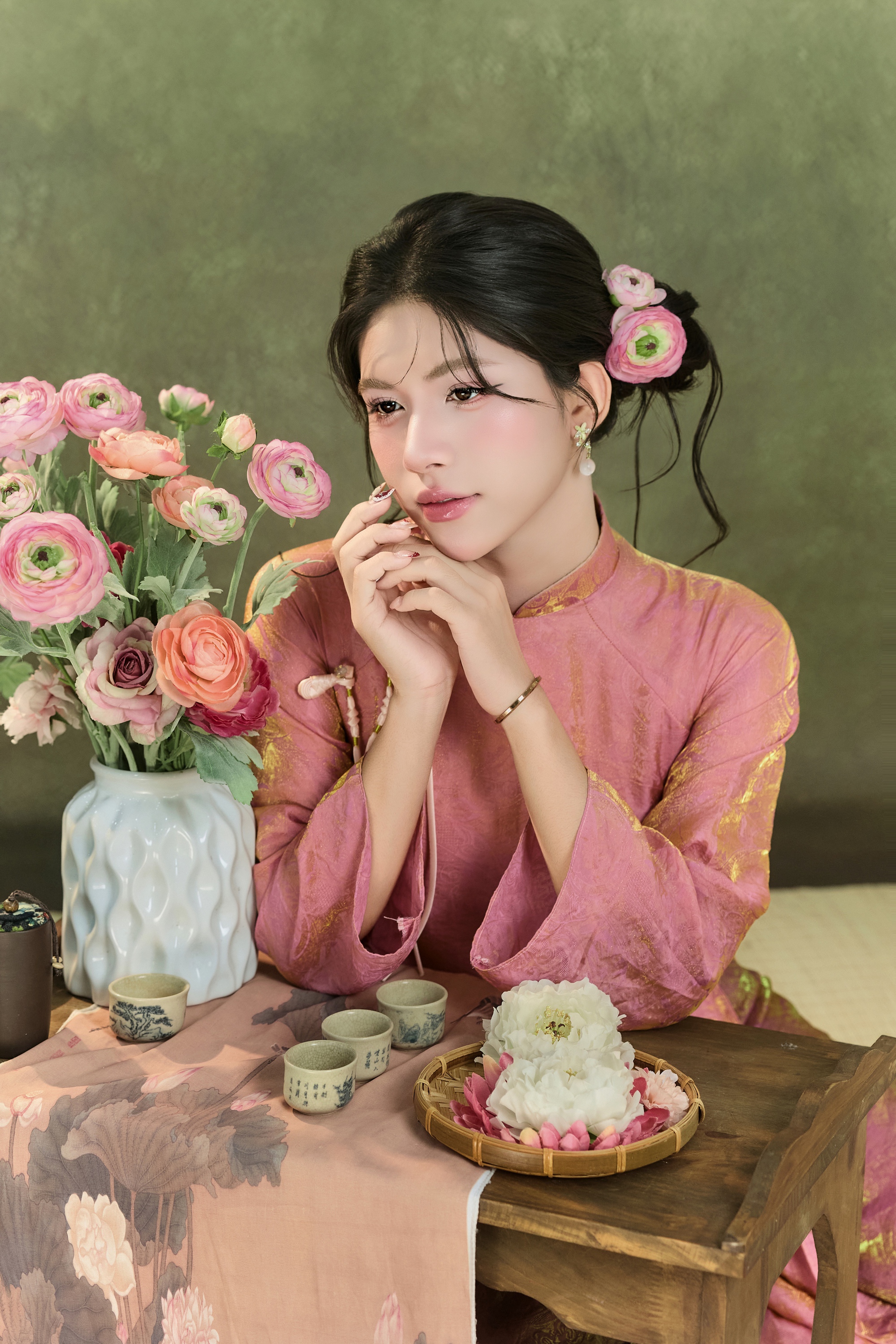 Cho&aacute;ng: 1 &Aacute; vương qu&ecirc; Nghệ An x&aacute;c nhận chuyển giới, kh&oacute;c khi nh&igrave;n v&agrave;o gương sau 3 lần phẫu thuật- Ảnh 4.