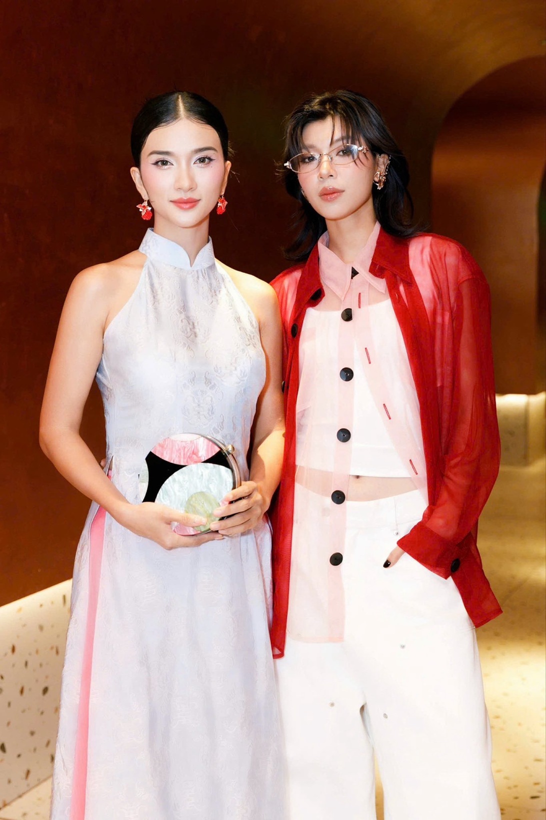 Loạt ảnh tình tứ của diễn viên Kim Tuyến và bạn gái tin đồn- Ảnh 1.