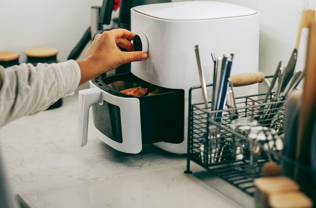 Nồi Chiên Không Dầu Tiện Thật Đấy Nhưng Đừng Bao Giờ Dùng Để Nấu Những Món Này: Đây Là Danh Sách Đầy Đủ! Noi Chien Khong Dau 1767671183820 17676711849801183514105