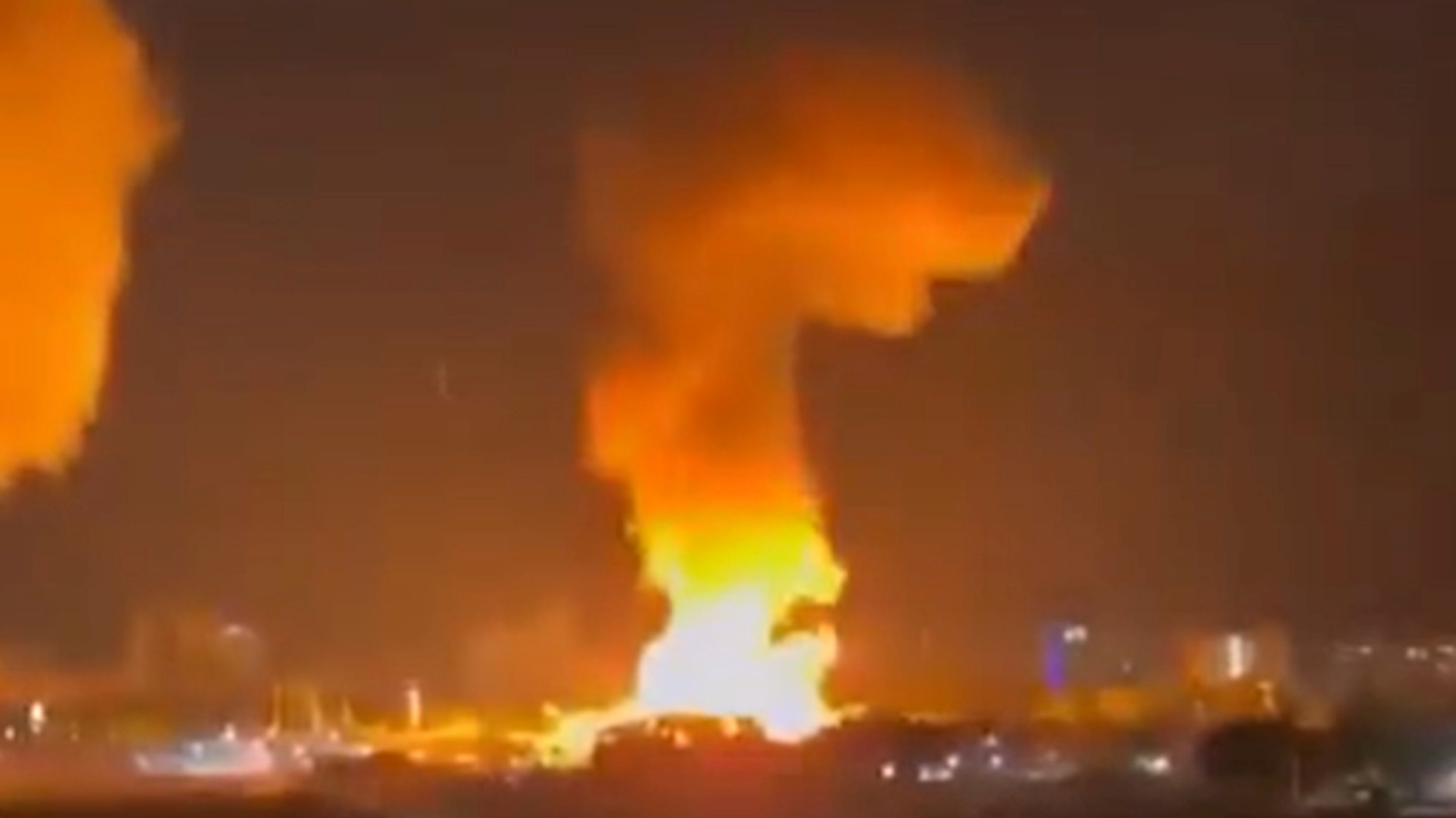 Mỹ d&ugrave;ng m&aacute;y bay tự s&aacute;t trong vụ bắt tổng thống Venezuela - Ảnh 1.