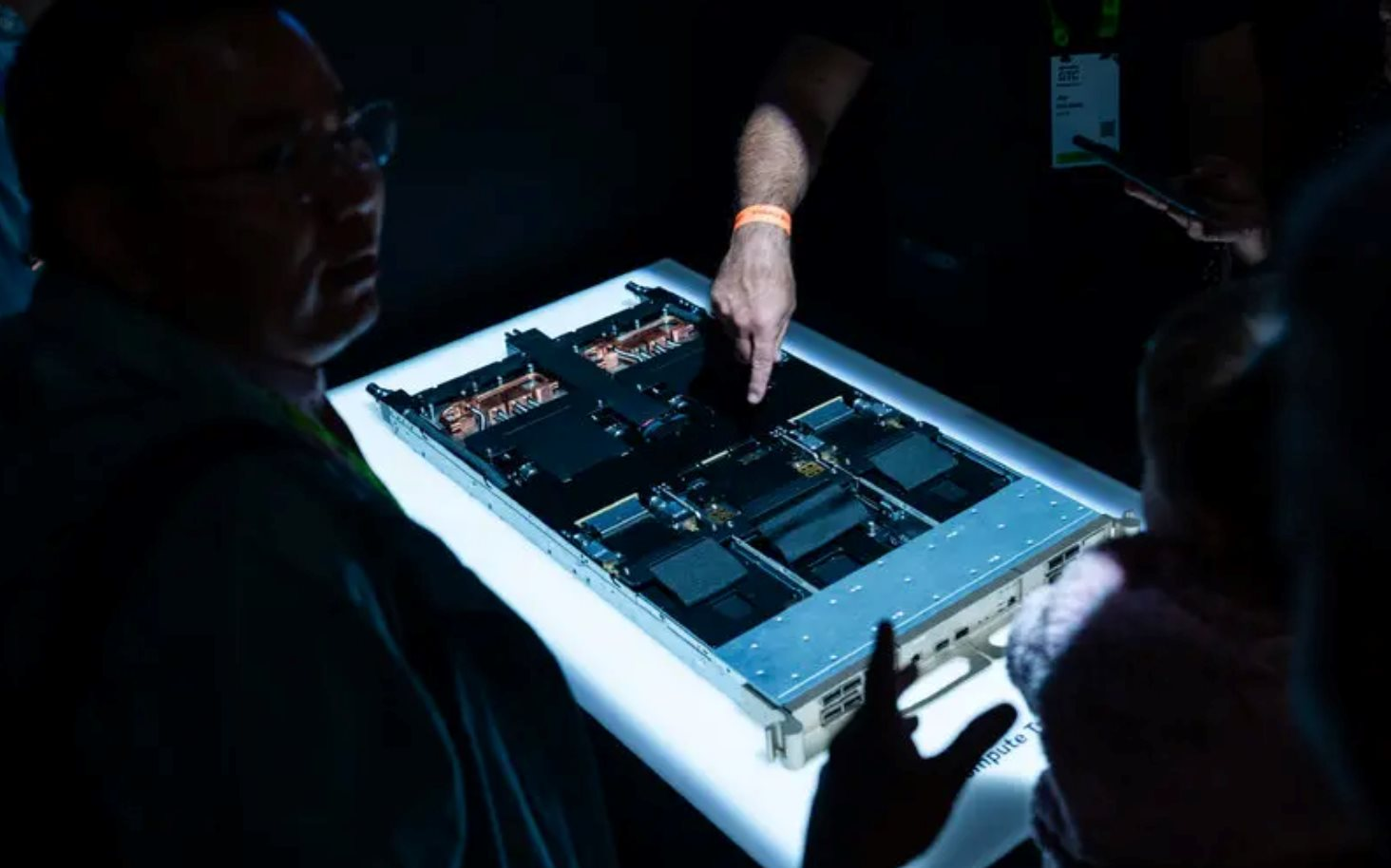 Kỷ Nguyên Mới Của Chip Ai Nvidia Với Giá Chỉ Bằng 1 / 10 Và Công Nghệ Xe Tự Lái Mercedes - Ảnh 1.