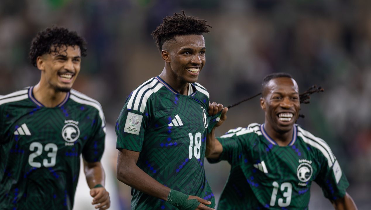 “Đại gia” Tây Á chật vật theo kịch bản nghẹt thở, U23 Việt Nam hiên ngang đứng đầu bảng giải châu Á - Ảnh 1. “Đại gia” Tây Á chật vật theo kịch bản nghẹt thở, U23 Việt Nam hiên ngang đứng đầu bảng giải châu Á - Ảnh 1.