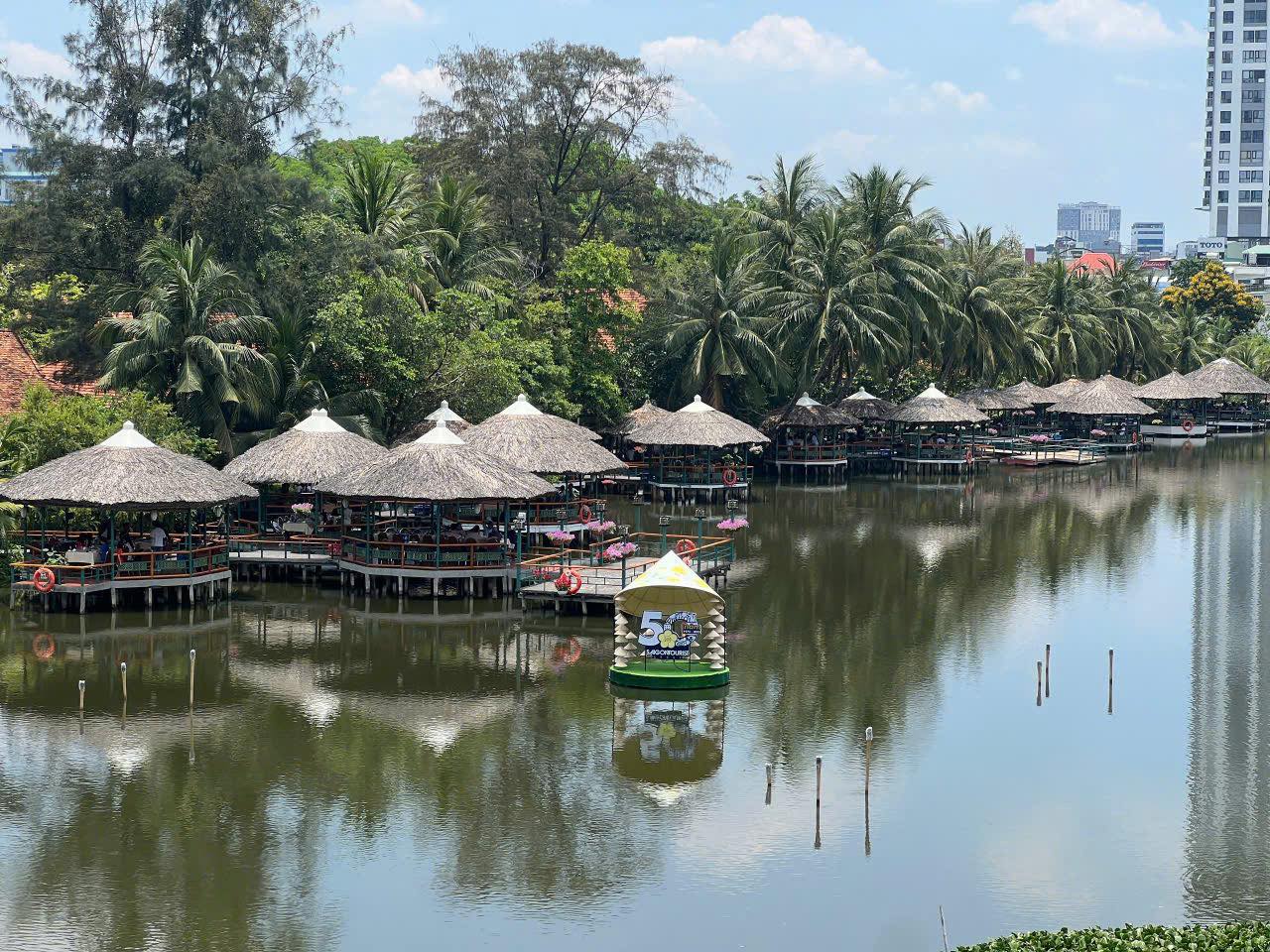 10 địa điểm chụp ảnh Tết miễn phí đang gây bão tại TP.HCM, vừa cổ kính lại đẹp tựa phim trường- Ảnh 20. 10 địa điểm chụp ảnh Tết miễn phí đang gây bão tại TP.HCM, vừa cổ kính lại đẹp tựa phim trường- Ảnh 20.