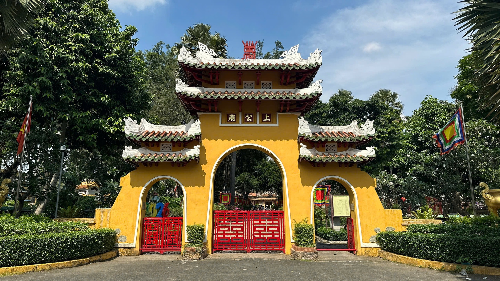 10 địa điểm chụp ảnh Tết miễn phí đang gây bão tại TP.HCM, vừa cổ kính lại đẹp tựa phim trường- Ảnh 1. 10 địa điểm chụp ảnh Tết miễn phí đang gây bão tại TP.HCM, vừa cổ kính lại đẹp tựa phim trường- Ảnh 1.