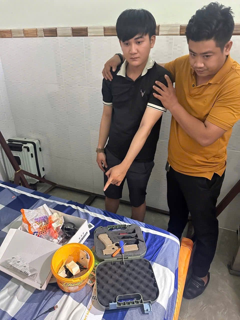 C&ocirc;ng an TPHCM bắt giữ vũ kh&iacute; v&agrave; đạn tại 2 phường , tăng cường an ninh ph&aacute;p luật - Ảnh 1.