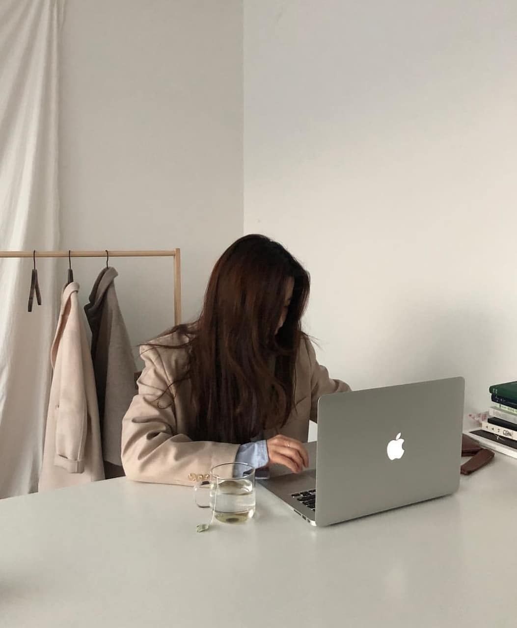 5 sự thật khiến bạn KH&Ocirc;NG D&Aacute;M nghỉ việc- Ảnh 1.