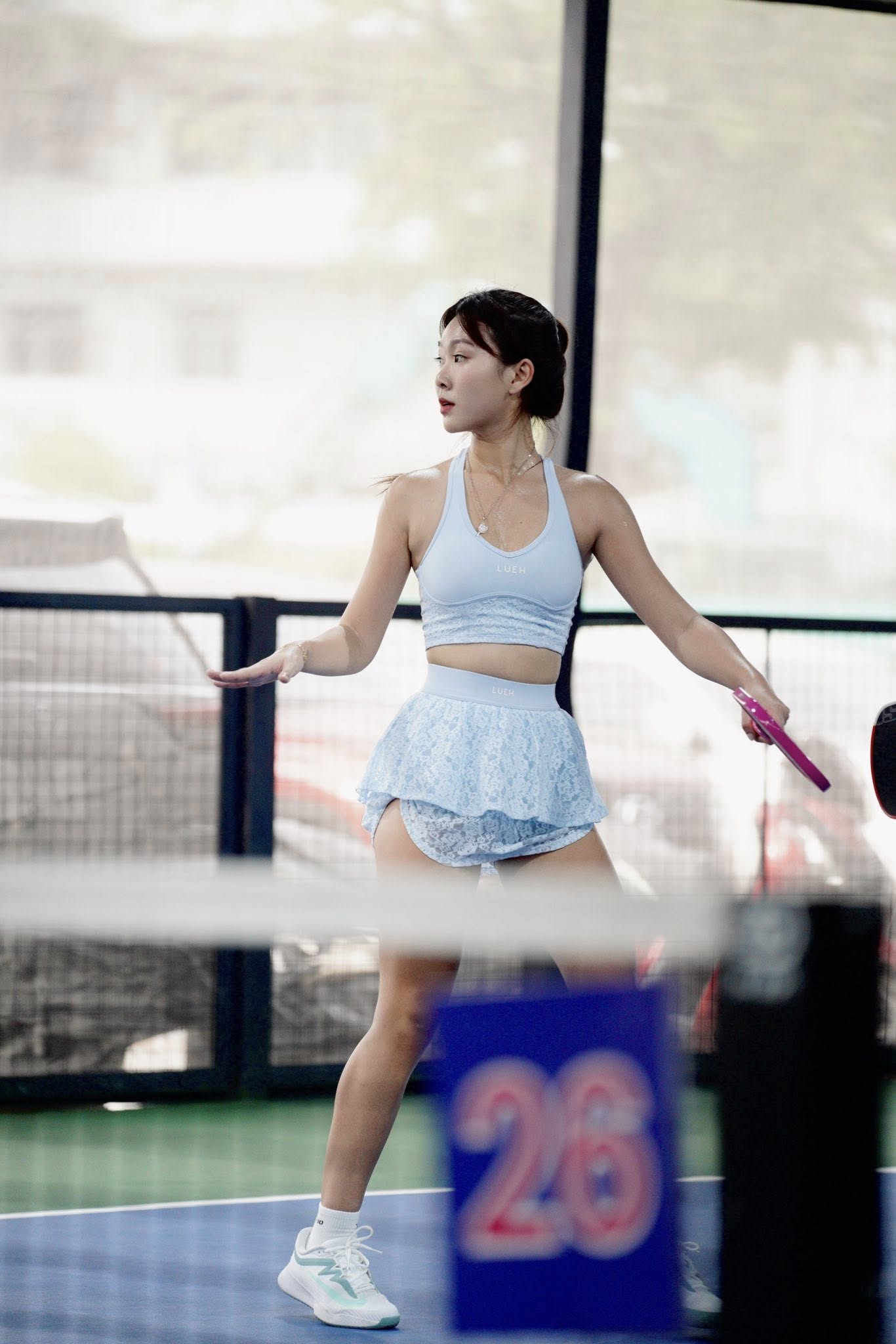 Em Kim "vén váy" lại gây tranh cãi dữ dội khi diện bikini chơi pickleball - Ảnh 4. Em Kim "vén váy" lại gây tranh cãi dữ dội khi diện bikini chơi pickleball - Ảnh 4.