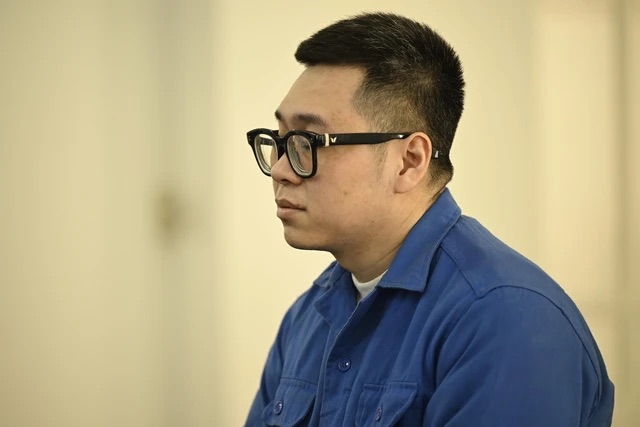 Người đàn ông hành hung cô gái tại sảnh chung cư ở Hà Nội nói bức xúc vì bị vợ mắng, mất ngủ nhiều ngày - Ảnh 1.