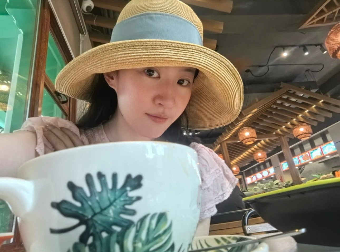 Khó tin nổi đây là gương mặt thật của Lưu Diệc Phi- Ảnh 1.