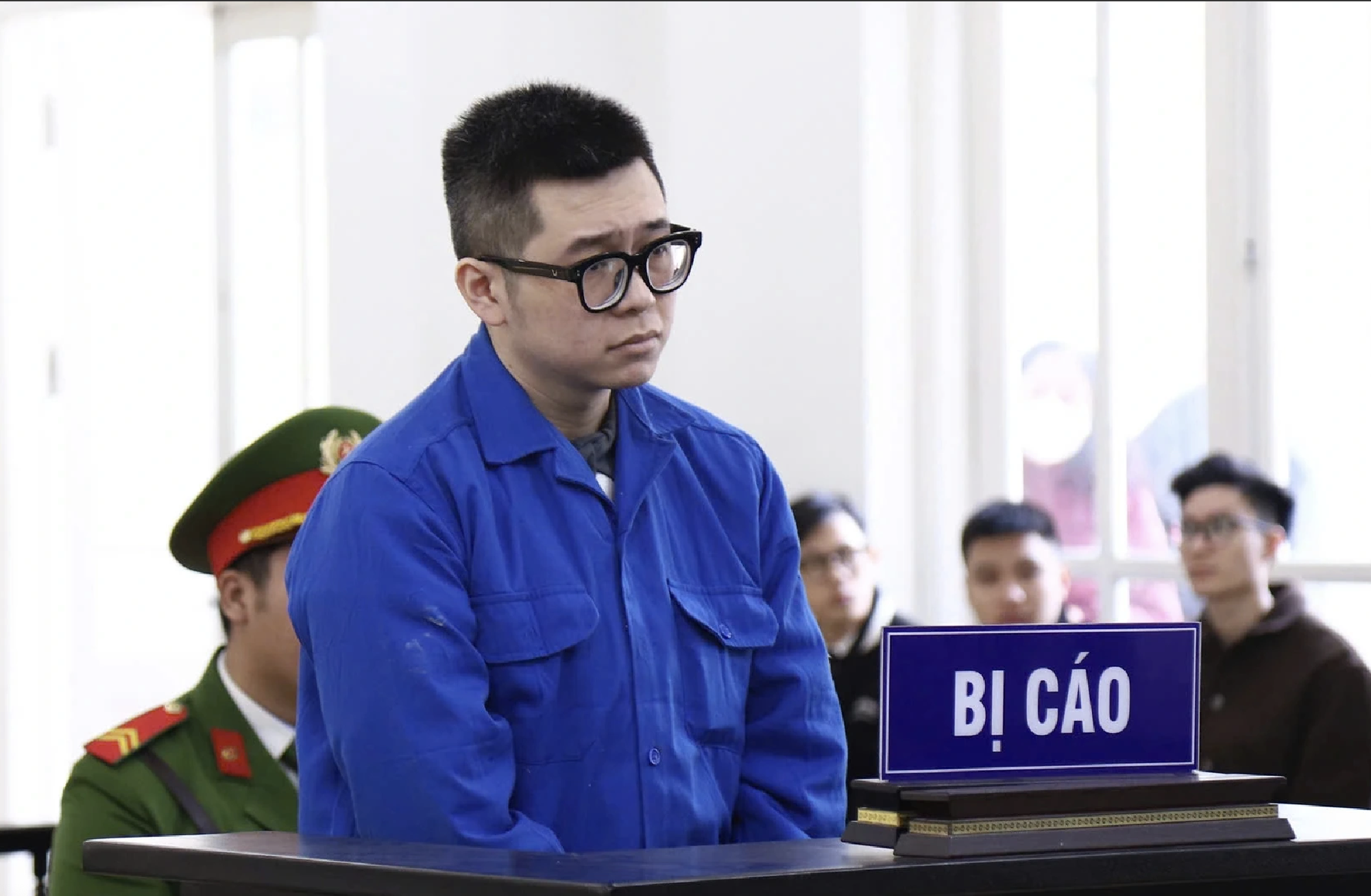 Người đàn ông hành hung phụ nữ ở sảnh thang máy: Đặng Chí Thành hầu tòa - Ảnh 1. Người đàn ông hành hung phụ nữ ở sảnh thang máy: Đặng Chí Thành hầu tòa - Ảnh 1.