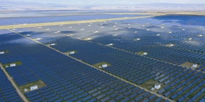 Trang trại điện mặt trời của Trung Quốc: Ảnh hưởng bất ngờ đến m&ocirc;i trường v&agrave; kinh tế - Ảnh 1.