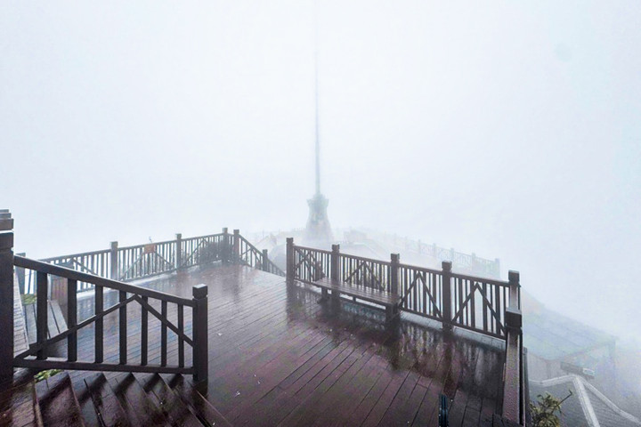 Băng gi&aacute; Fansipan rạng s&aacute;ng 7 / 1 xuống - 3 &deg; C , m&ugrave;a đ&ocirc;ng khắc nghiệt đầu ti&ecirc;n năm 2026 - Ảnh 5.