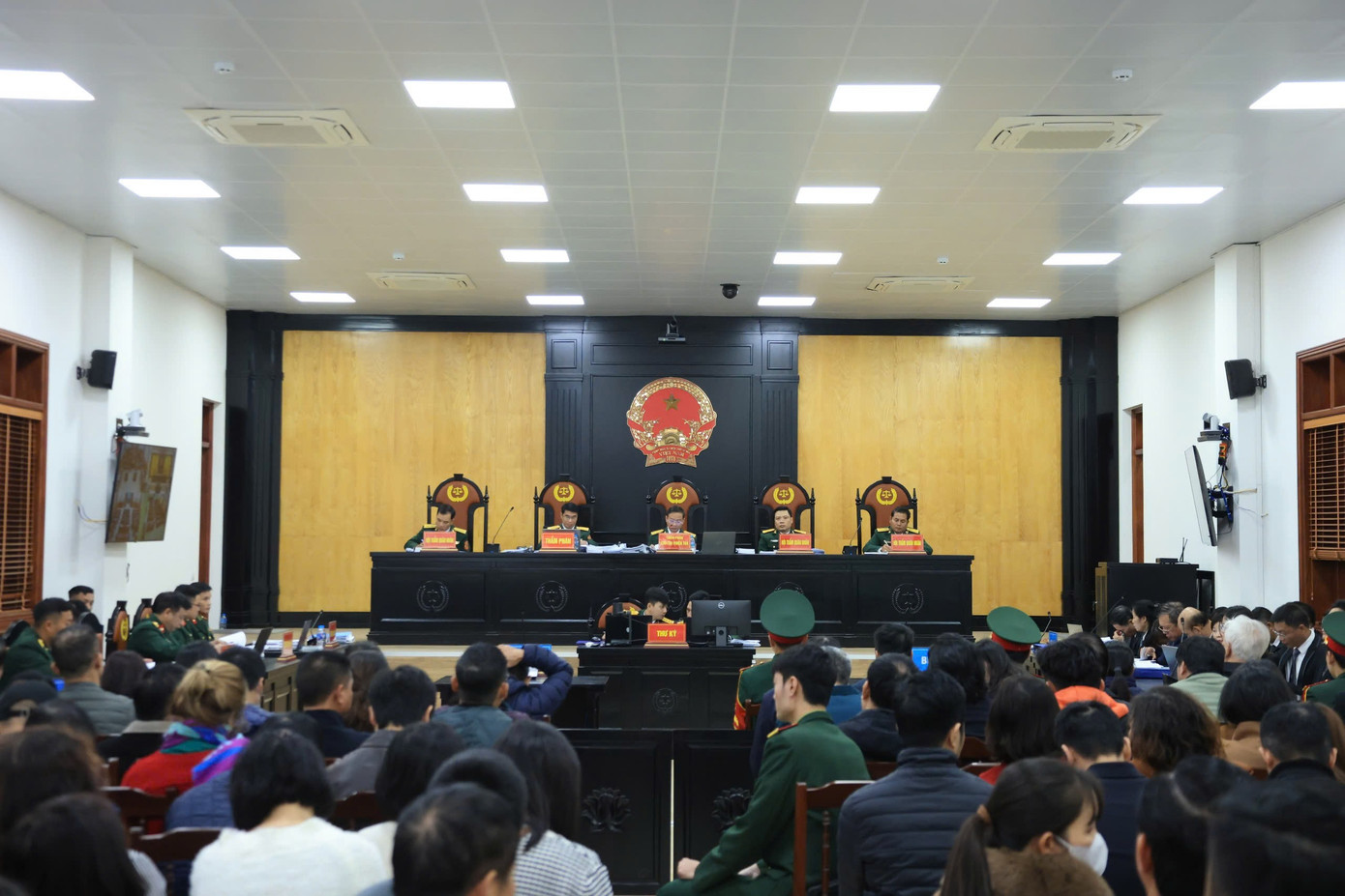 Vụ th&acirc;u t&oacute;m đất s&acirc;n bay Nha Trang: Cựu Thiếu tướng kh&ocirc;ng nhận thức vi phạm - Ảnh 1.