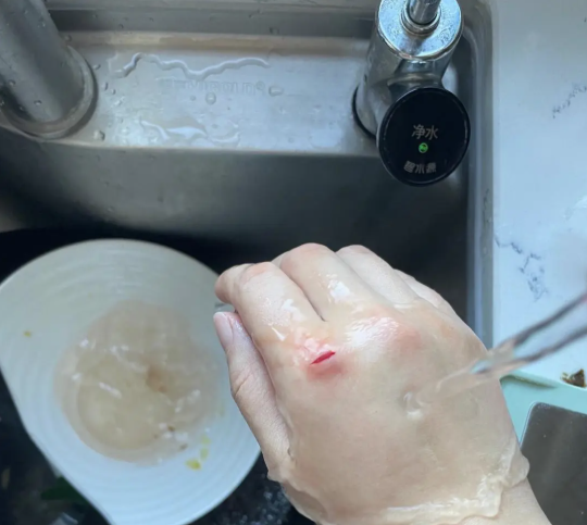 Người ngh&egrave;o chấp niệm 7 thứ "chật nh&agrave;", người gi&agrave;u mạnh dạn bỏ đi kh&ocirc;ng luyến tiếc - Ảnh 3.