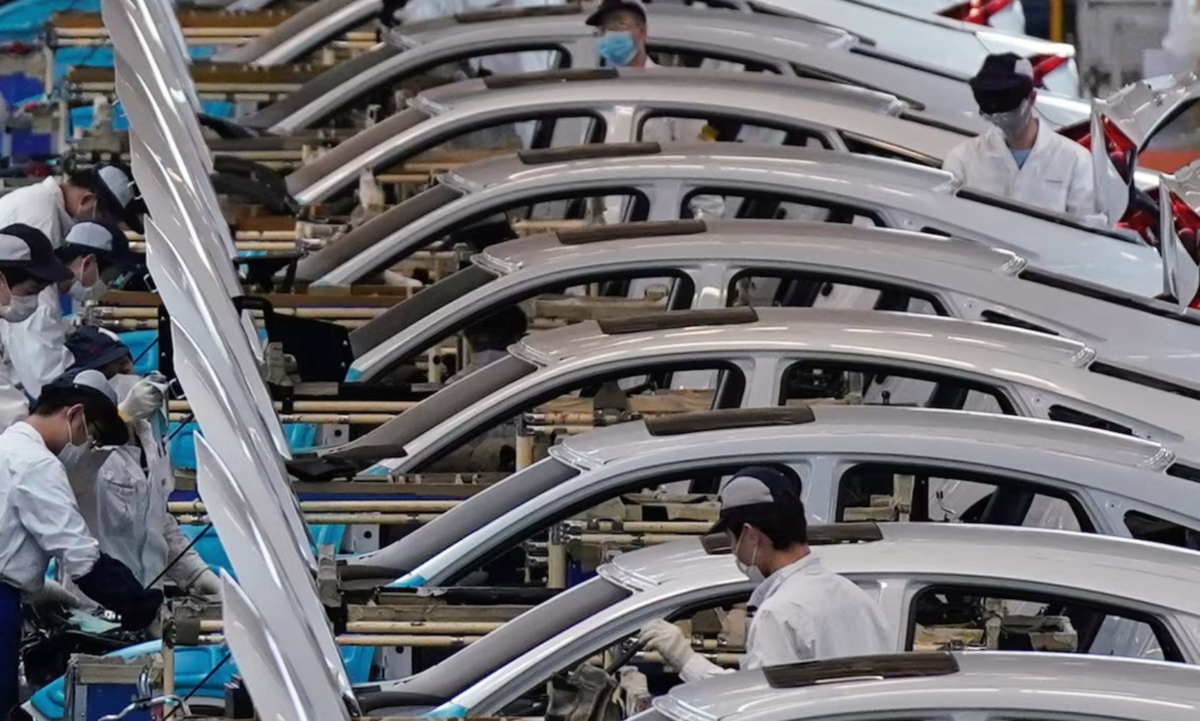Dây chuyền ô tô điện Trung Quốc ngừng hoạt động do xe xăng xuất khẩu ồ ạt ra thế giới - Ảnh 1.
