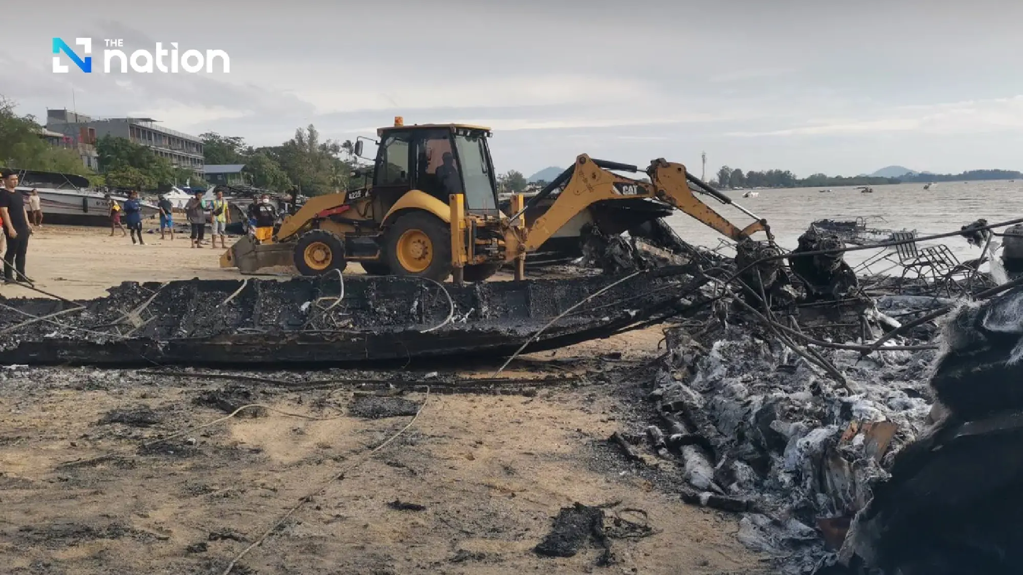 Hơn 20 t&agrave;u cao tốc bị thi&ecirc;u rụi trong vụ hỏa hoạn tại Th&aacute;i Lan - Ảnh 2.