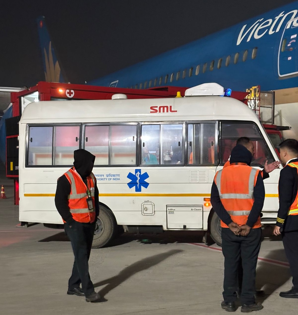 Máy bay Vietnam Airlines hạ cánh khẩn cấp tại Ấn Độ - Ảnh 2. Máy bay Vietnam Airlines hạ cánh khẩn cấp tại Ấn Độ - Ảnh 2.