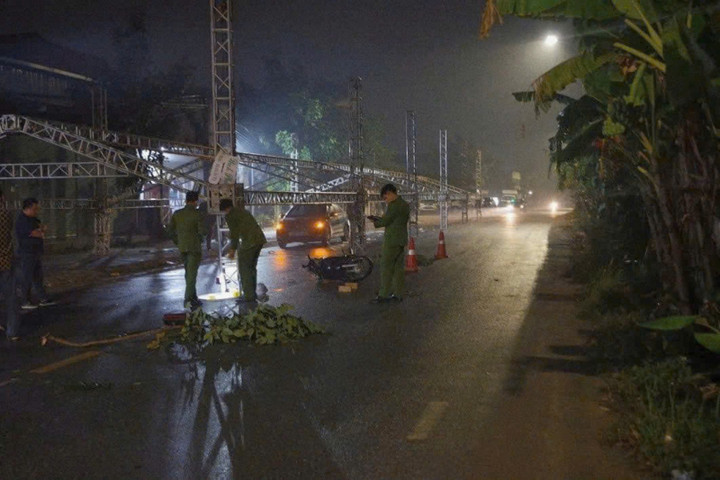 Khởi tố kẻ dựng rạp giữa đường g&acirc;y chết người tại Ph&uacute; Thọ - Ảnh 1.