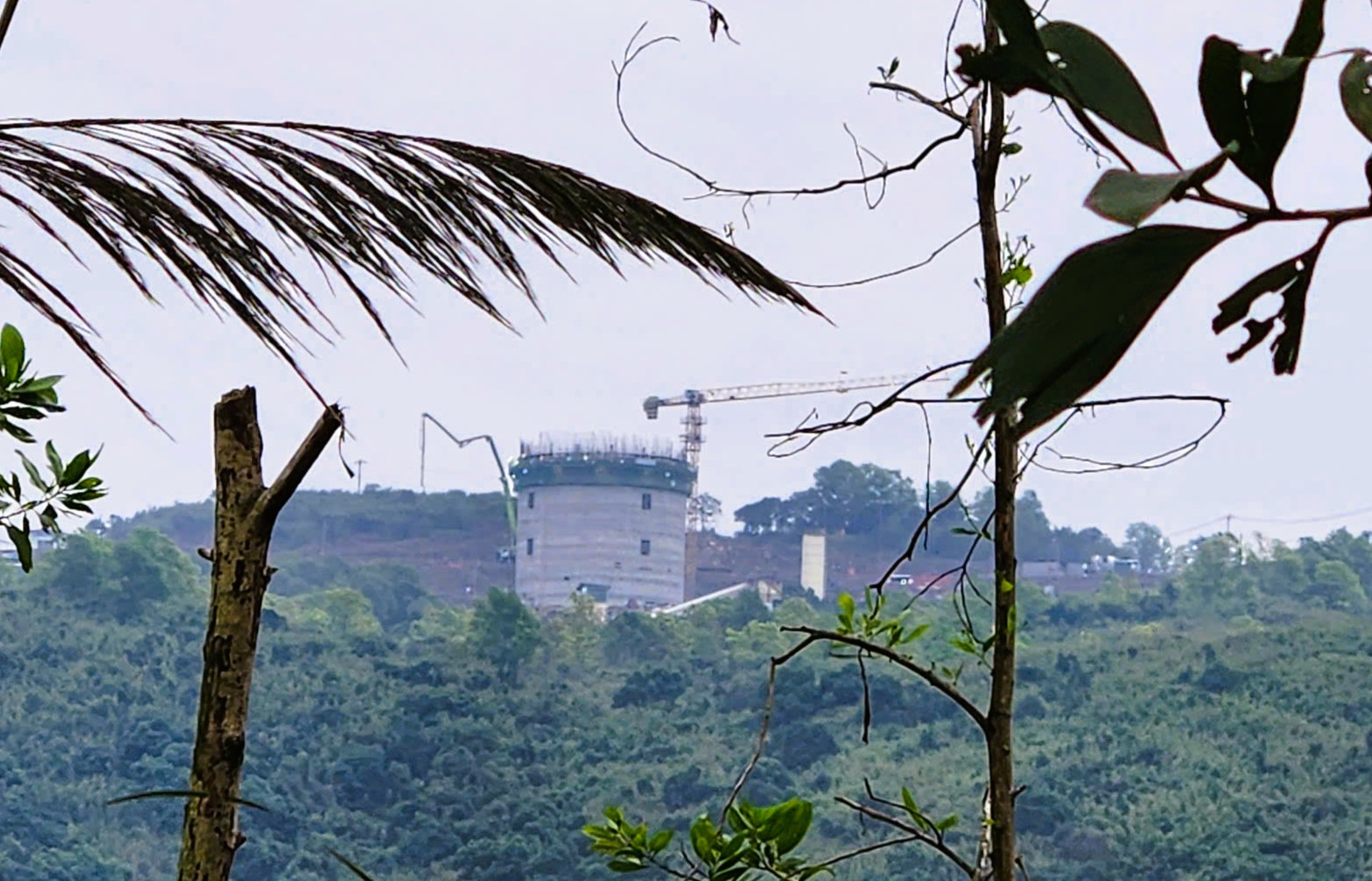 Chân móng tượng phật cao nhất thế giới dần thành hình - Ảnh 2.