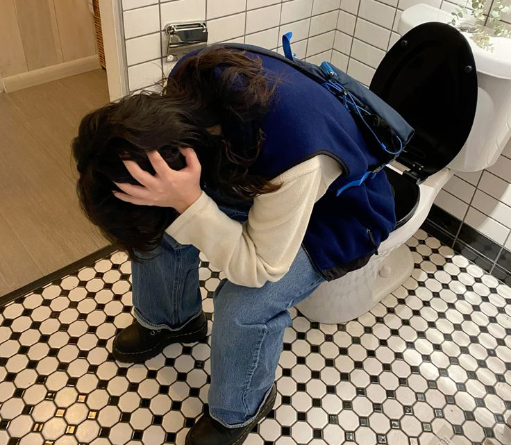 Nữ thư k&yacute; ngất xỉu khi đi vệ sinh, tưởng đột quỵ h&oacute;a ra su&yacute;t chết v&igrave; "bệnh kh&oacute; n&oacute;i" ở d&acirc;n văn ph&ograve;ng - Ảnh 3.