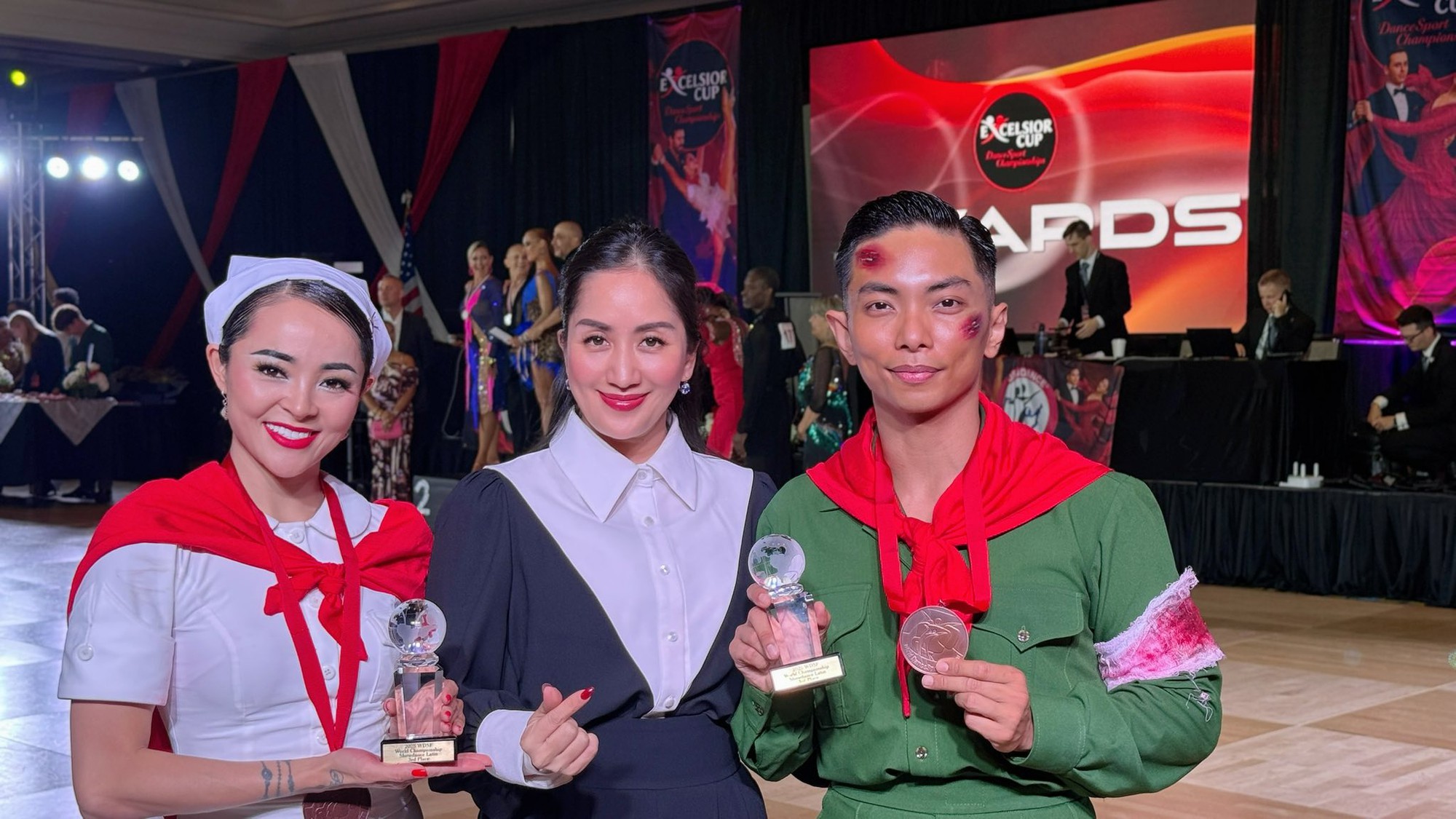 Lo Kh&aacute;nh Thi ghen, Phan Hiển v&agrave; bạn nhảy Thu Hương kh&ocirc;ng bao giờ n&oacute;i chuyện ri&ecirc;ng- Ảnh 1.