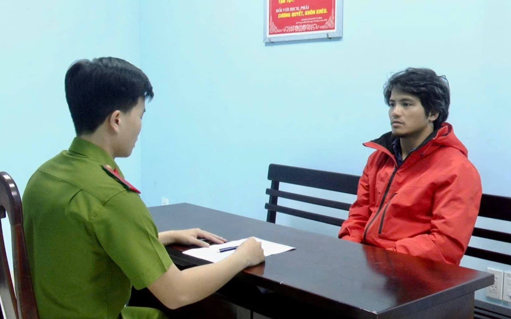 Ra lệnh bắt tạm giam nh&acirc;n vi&ecirc;n so&aacute;t v&eacute; Dương Ch&iacute; C&ocirc;ng v&agrave; 2 đồng nghiệp - Ảnh 2.