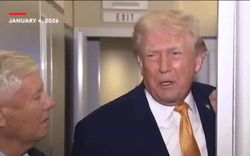 Hơn 100 th&agrave;nh phố Iran r&uacute;ng động v&igrave; biểu t&igrave;nh - &Ocirc;ng Trump tuy&ecirc;n bố sẵn s&agrave;ng h&agrave;nh động - Ảnh 1.