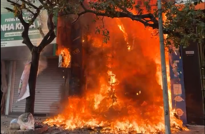 Ch&aacute;y nh&agrave; H&agrave; Đ&ocirc;ng 7 tầng khiến 2 người tử vong v&agrave; nhiều người bị thương - Ảnh 1.