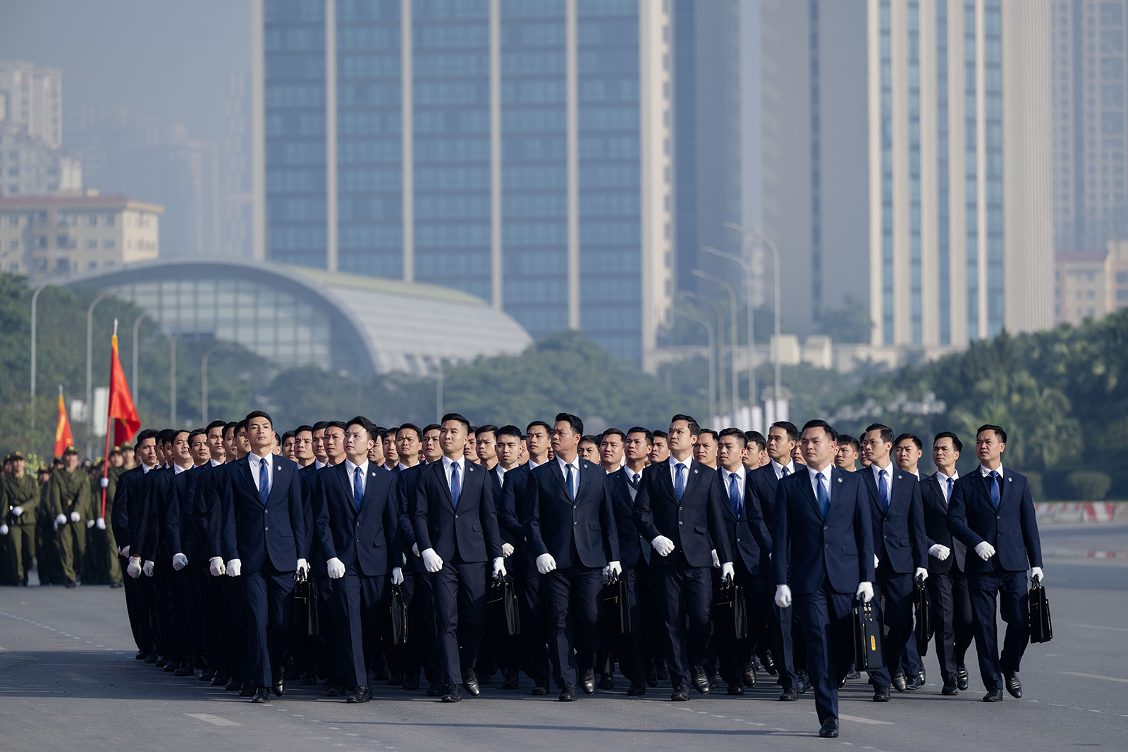 Nữ sĩ quan Cảnh vệ g&acirc;y ấn tượng mạnh tại buổi diễn tập bảo vệ Đại hội XIV - Ảnh 2.