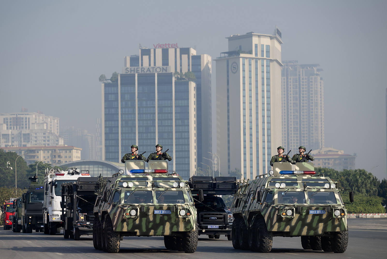 Nữ sĩ quan Cảnh vệ g&acirc;y ấn tượng mạnh tại buổi diễn tập bảo vệ Đại hội XIV - Ảnh 9.