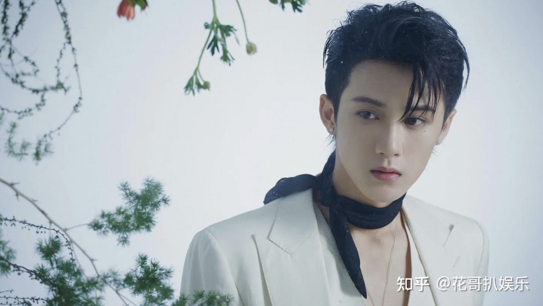 Hot girl "Hồng tỷ" tự xưng mập mờ loạt sao nam bị kiện - Ảnh 2.