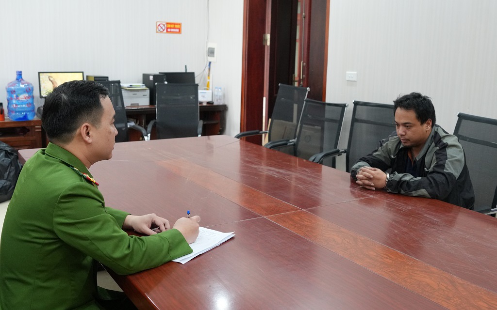 Ra lệnh bắt tạm giam v&agrave; kh&aacute;m x&eacute;t khẩn cấp đối với 3 nh&acirc;n vi&ecirc;n tư vấn bất động sản - Ảnh 3.