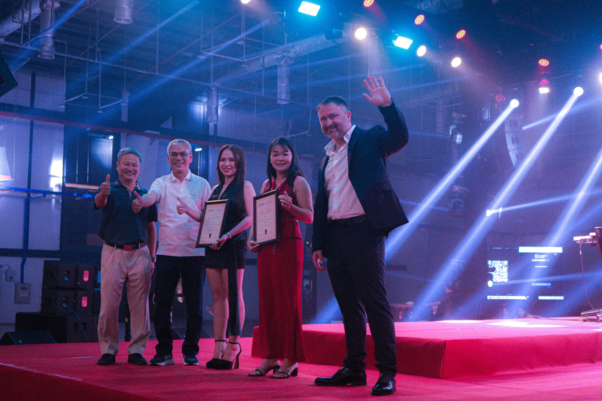 Một c&ocirc;ng ty tại TPHCM g&acirc;y sốc với tiệc tất ni&ecirc;n v&agrave; qu&agrave; khủng - Ảnh 3.