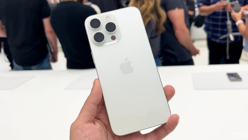 Tại sao pin iPhone tụt nhanh v&agrave;o ban đ&ecirc;m v&agrave; c&aacute;ch khắc phục hiệu quả - Ảnh 1.