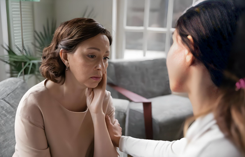 Bất chợt về qu&ecirc; thăm mẹ th&igrave; bắt gặp b&agrave; đang "đi ăn đ&aacute;m giỗ", t&ocirc;i giật m&igrave;nh khi biết chuyện mẹ đang l&agrave;m suốt mấy th&aacute;ng qua- Ảnh 1.