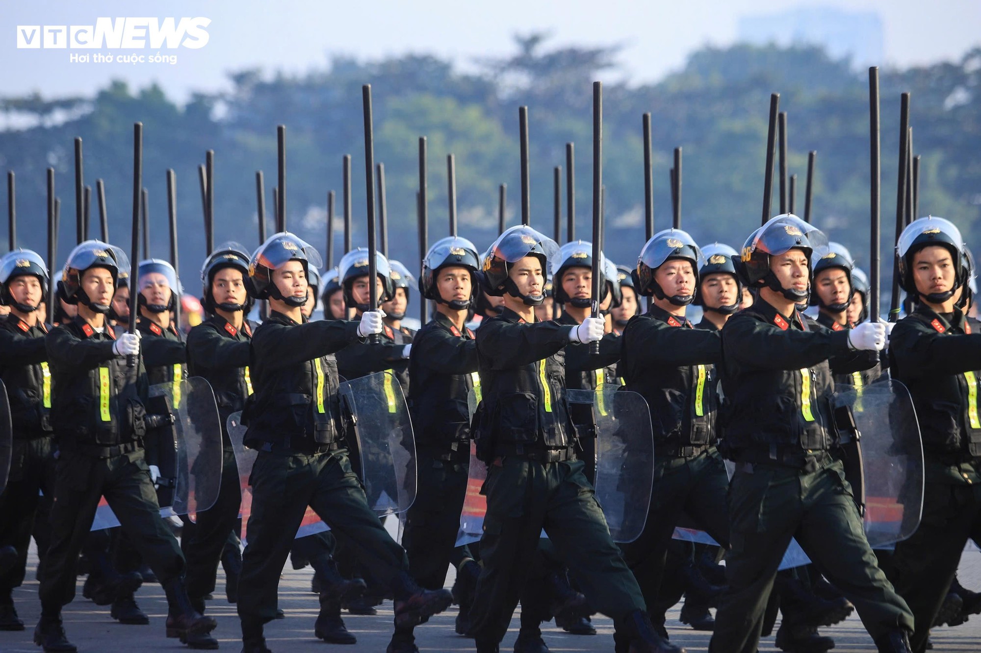 H&agrave;ng ngh&igrave;n cảnh s&aacute;t v&agrave; kh&iacute; t&agrave;i hiện đại bảo vệ Đại hội XIV của Đảng - Ảnh 9.