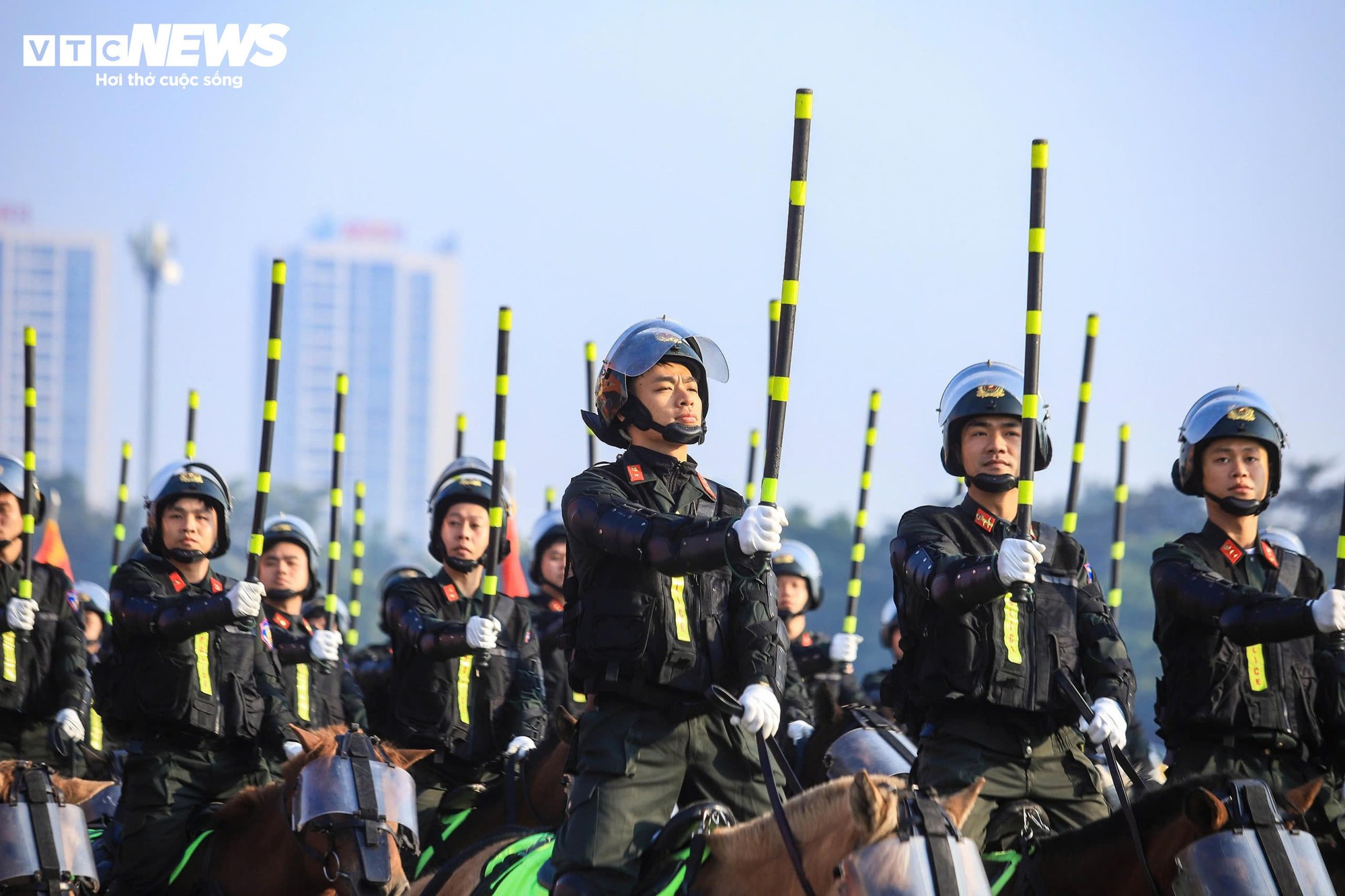 H&agrave;ng ngh&igrave;n cảnh s&aacute;t v&agrave; kh&iacute; t&agrave;i hiện đại bảo vệ Đại hội XIV của Đảng - Ảnh 11.