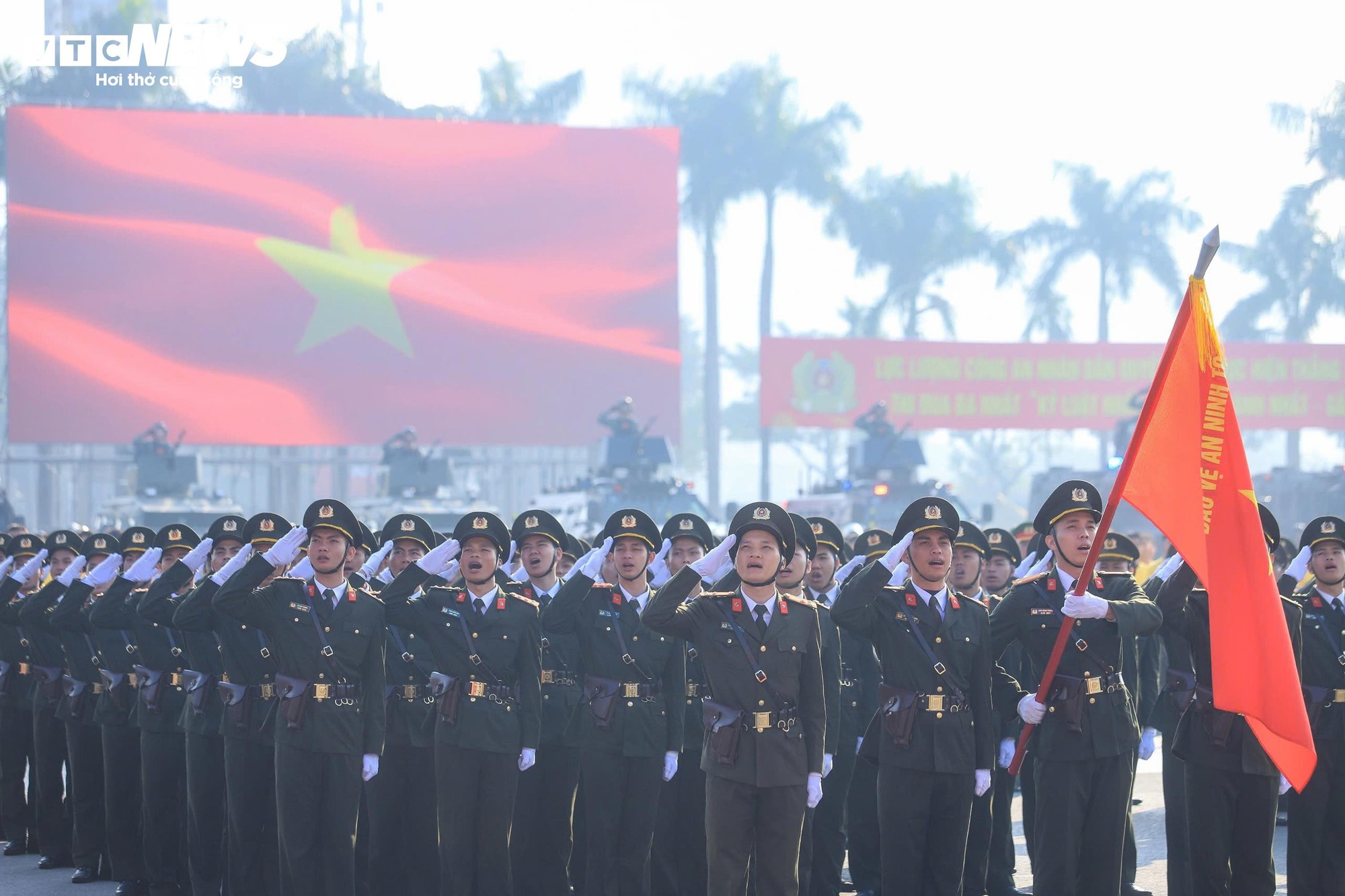 H&agrave;ng ngh&igrave;n cảnh s&aacute;t v&agrave; kh&iacute; t&agrave;i hiện đại bảo vệ Đại hội XIV của Đảng - Ảnh 2.