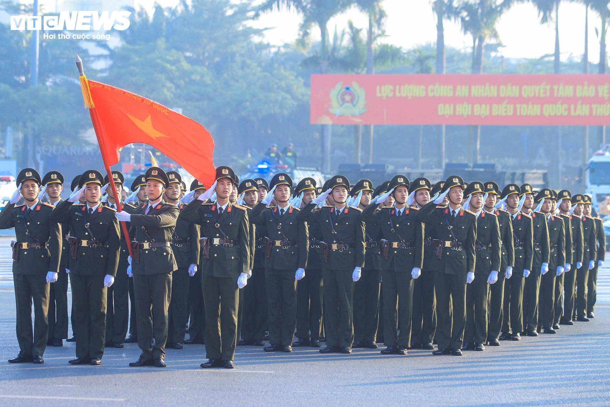 H&agrave;ng ngh&igrave;n cảnh s&aacute;t v&agrave; kh&iacute; t&agrave;i hiện đại bảo vệ Đại hội XIV của Đảng - Ảnh 5.
