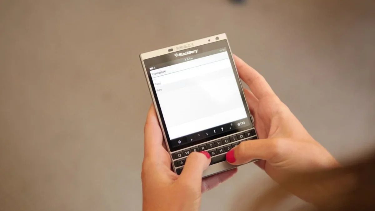 Sự trở lại của BlackBerry sau nhiều năm vắng b&oacute;ng khiến d&acirc;n t&igrave;nh ph&aacute;t cuồng - Ảnh 2.