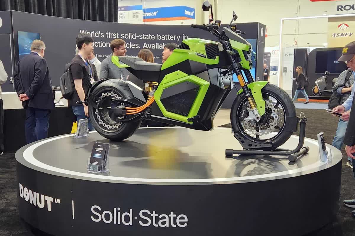 Verge tạo cột mốc lịch sử khi xe m&aacute;y điện pin thể rắn đầu ti&ecirc;n tr&ecirc;n thế giới ch&iacute;nh thức ra mắt tại CES 2026 - Ảnh 1.